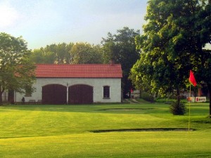 olszewka011 Widok na domek klubowy